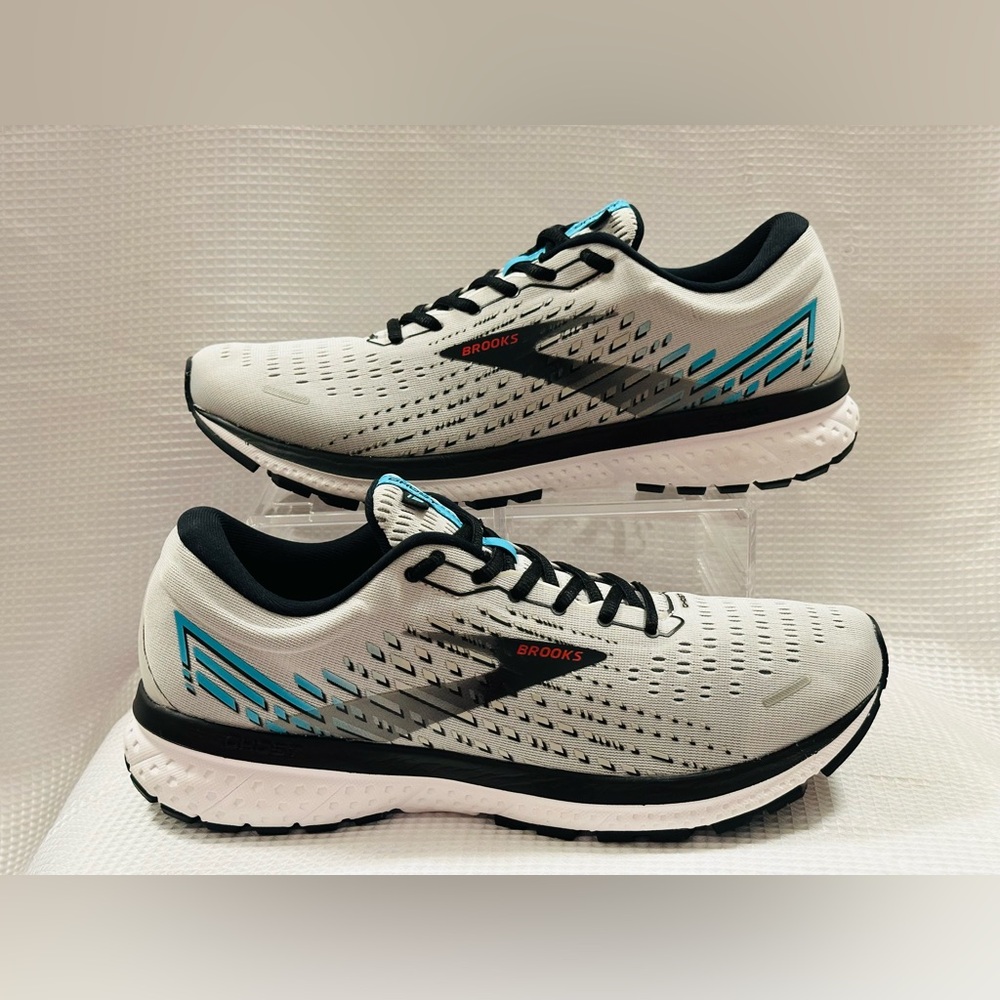 Brooks Mens Ghost 13 Running Shoes Gray 1103481D029 
Size 12.5